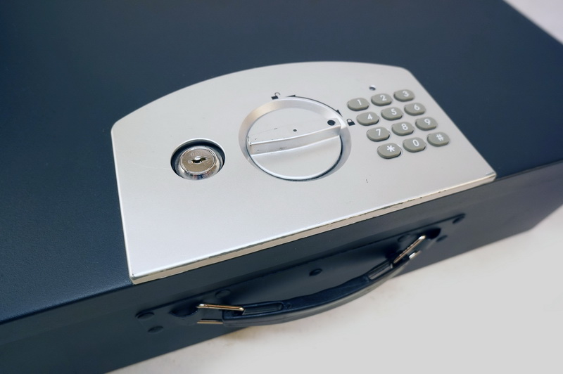 caja seguridad portatil combinacion desbloqueada luz-sonido 12_5x44_5x32 1u